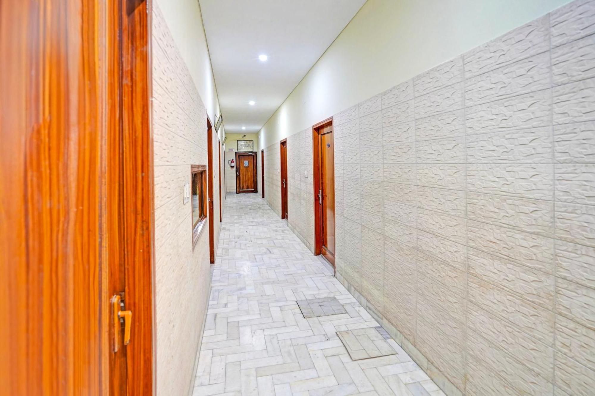 Super Collection O Mathura Near Railway Station Exterior foto